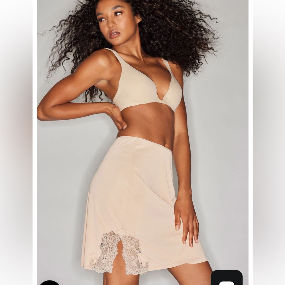NWT Natori Body Doubles Lace Applique Half Slip M/L Nude/Cafe